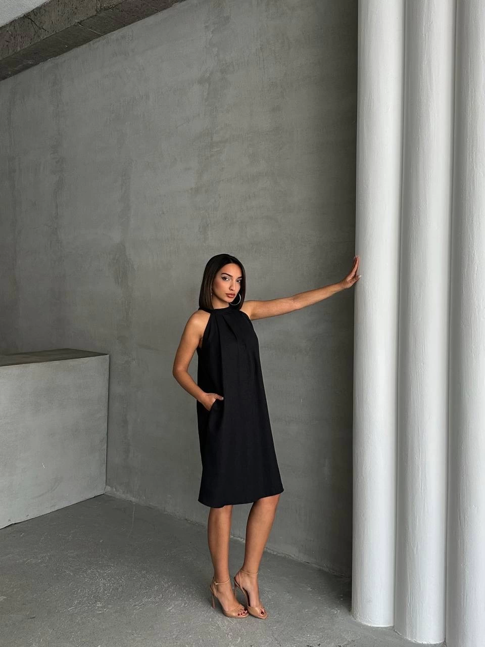 Minimal Stil Askılı Siyah Keten Elbise