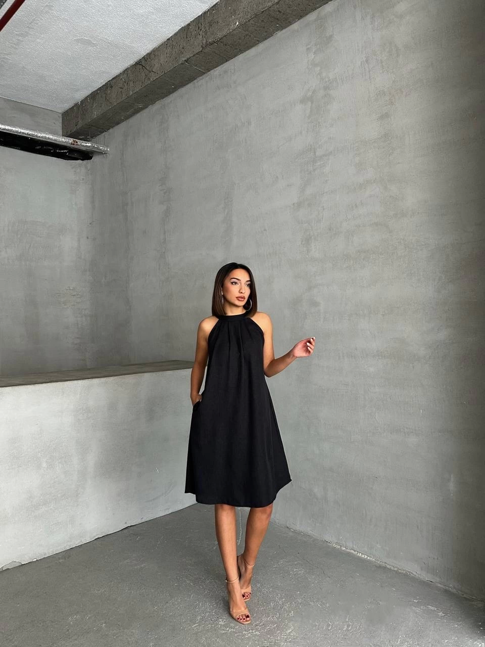 Minimal Stil Askılı Siyah Keten Elbise